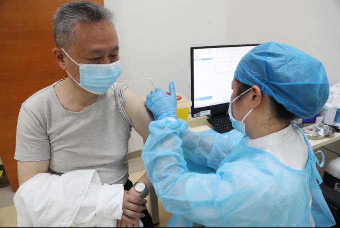港人在深圳接種疫苗。網上圖片