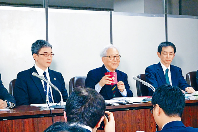 原訴人指日本國籍法不承認雙重國籍屬違憲。