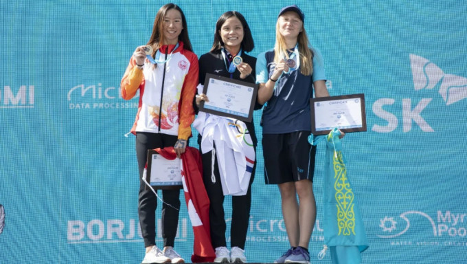 亞洲公開水域錦標賽，港將聶芷彥(左)摘得兩面銀牌。 亞洲游泳協會圖片