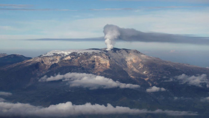 位於哥倫比華的魯伊斯火山（Nevado Del Ruiz）火山。(路透社)