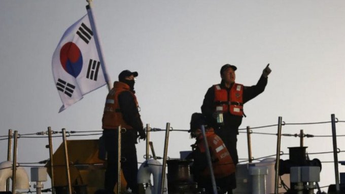 南韩海洋警察拘捕21名涉嫌偷渡的中国男子。路透社