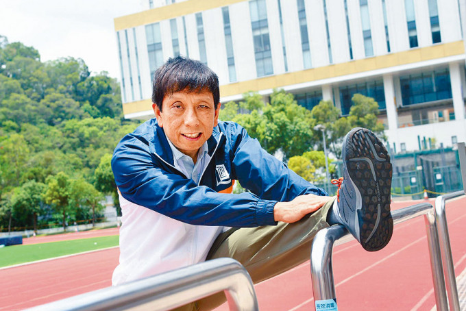 香港浸會大學體育、運動及健康學系副教授雷雄德博士八月底退休。
