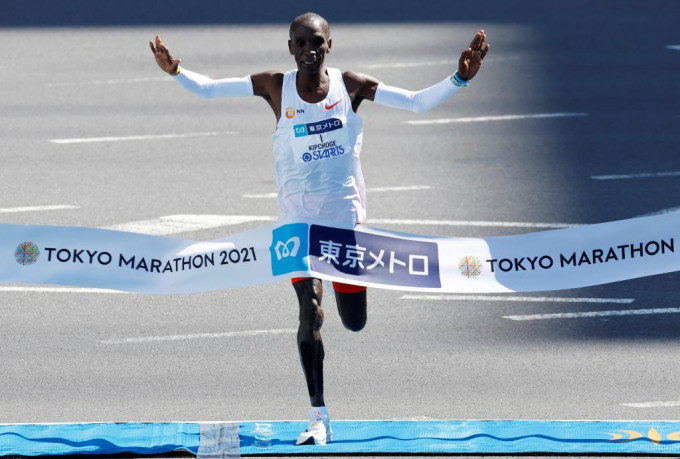 杰祖基周日以史上第四快的时间2小时2分40秒，胜出东京马拉松男子组冠军。Reuters