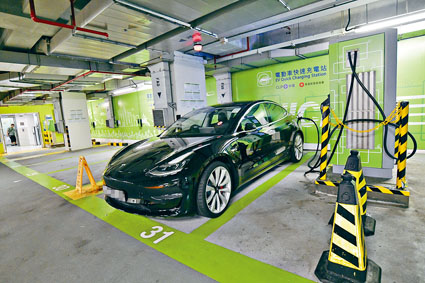 黄锦星公布，政府会以二十亿为私楼停车场，加装电动车充电设施。