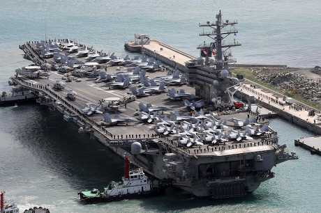 美国在朝鲜半岛附近部署三个航空母舰打击群。AP