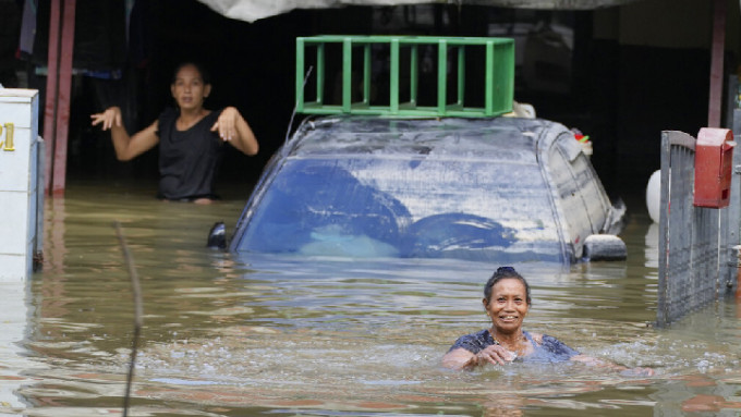 馬來西亞暴雨成災。（美聯社）