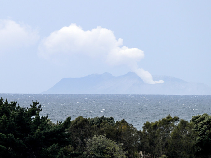 紐西蘭火山爆發增至8人死亡。AP