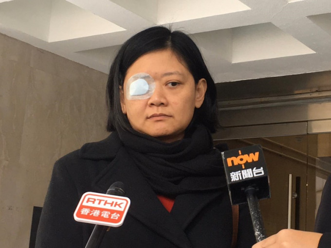 印尼女記者Veby Mega Indah疑被警方所發射的橡膠子彈擊中致右眼永久失明。資料圖片