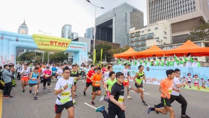 超過1,700名智障運動員及伴跑員參加「奔向共融」 特殊馬拉松。