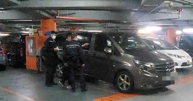 华贵坊停车场一辆私家车疑遭盗窃。