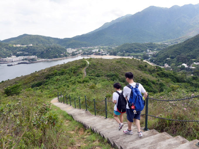 港男約女神行山突然「人有三急」被迫就地解決。資料圖片