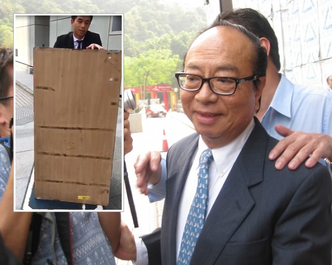 前市政局主席梁定邦，小图为涉案木箱。 资料图片