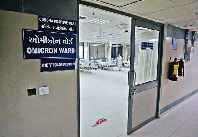 印度西部艾哈邁達巴德市設立一間專門治療Omicron的大病房。