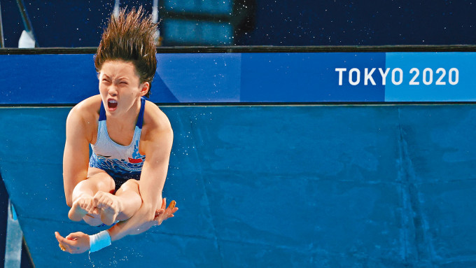 女子十米台跳水，陈芋汐争取站上颁奖台最高阶。