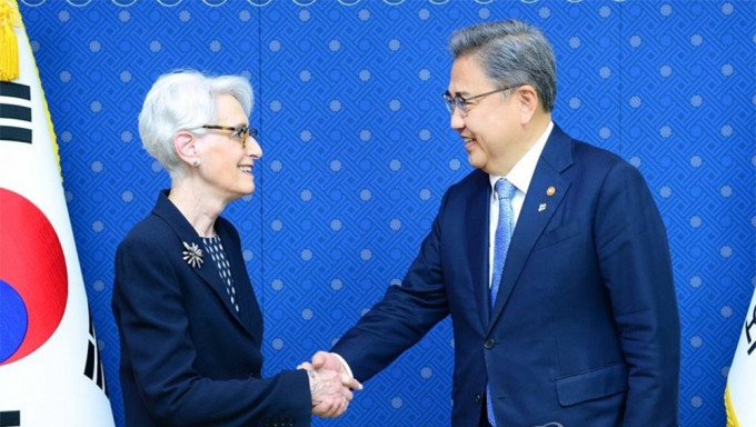 南韓外長樸振會見美國副國務卿舍曼。