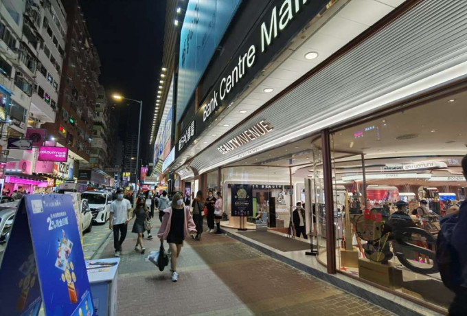 迪光创建今年5月承租西洋菜南街约两万尺巨铺，市场轰动，近期店铺刚开张。