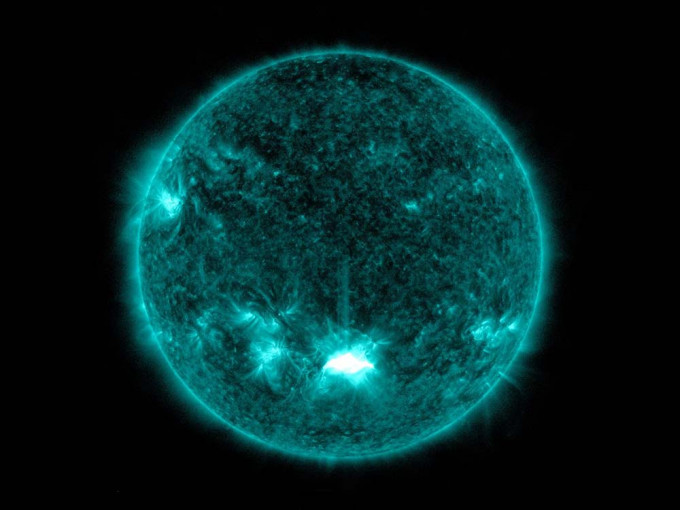 NASA太陽動力學天文台發布的太陽耀斑照片。互聯網圖片