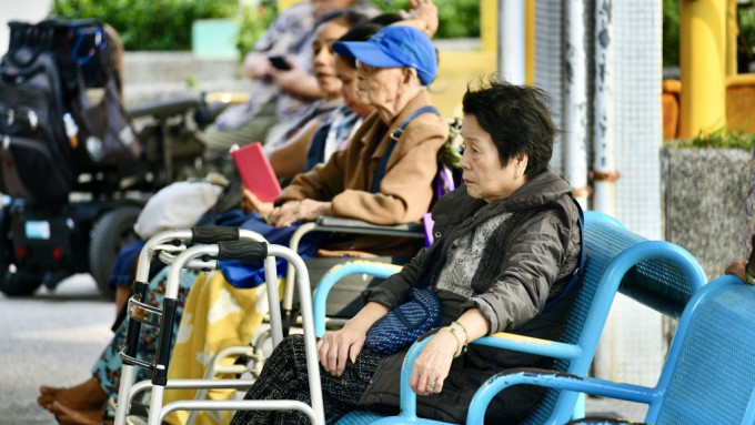 国庆75周年︱医衞局、牙医学会合办健齿乐颐年活动　60岁以上人士明日起可前往地区康健中心或康健站报名