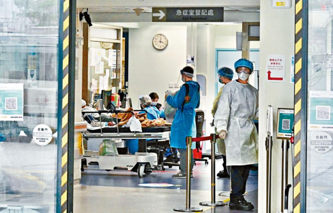 疫情衝擊下公立醫院瀕臨爆煲邊緣。