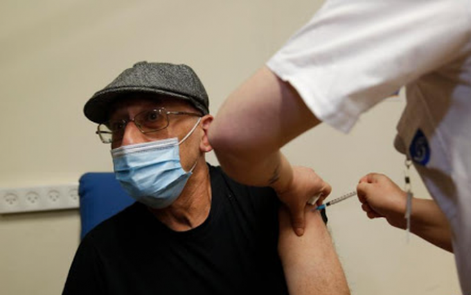 以色列在疫苗接種方面一直處於世界領先地位，其930萬人口中有近60%接受了輝瑞公司的疫苗。新華社圖片