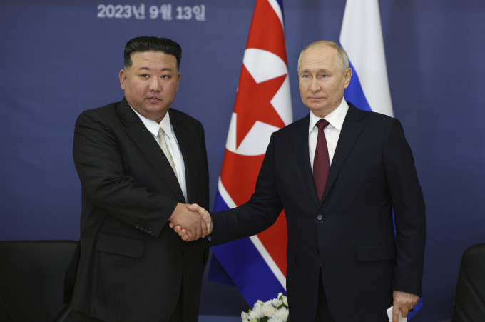 普京拟最快下周访问北韩，料会晤金正恩。图为2人去年9月在俄罗斯远东地区会面。美联社