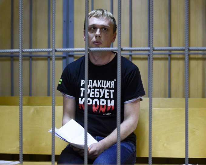 戈卢诺夫被捕疑与他的采访报道有关。AP