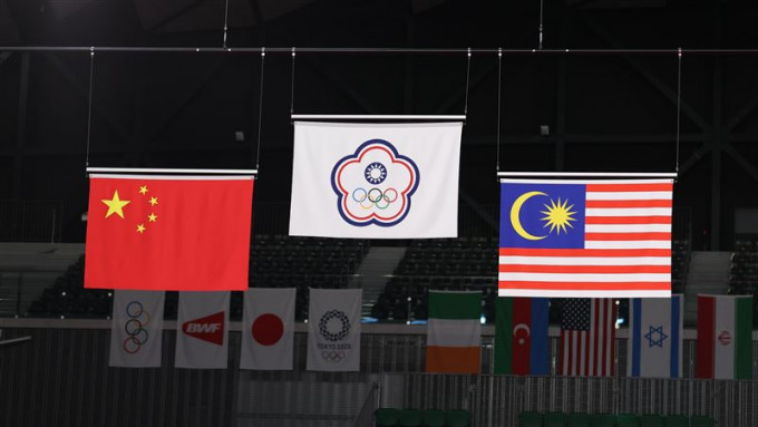台灣選手李洋、王齊麟奪金，現場升起中華台北奧委會會旗。