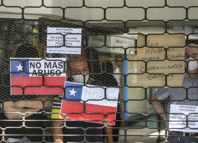 智利民眾抗議地鐵加價引發的示威持續。AP
