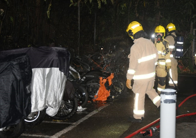 将军澳警署对开19辆电单车遭纵火。