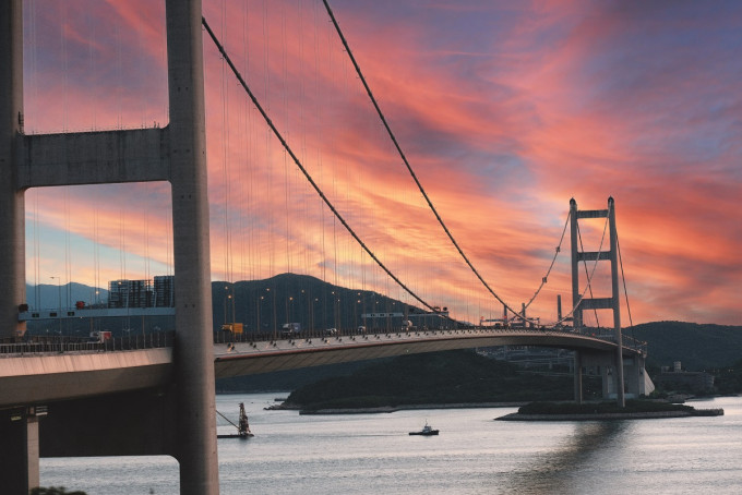 乘客可以欣赏青马大桥夕阳景色。昂坪360图片