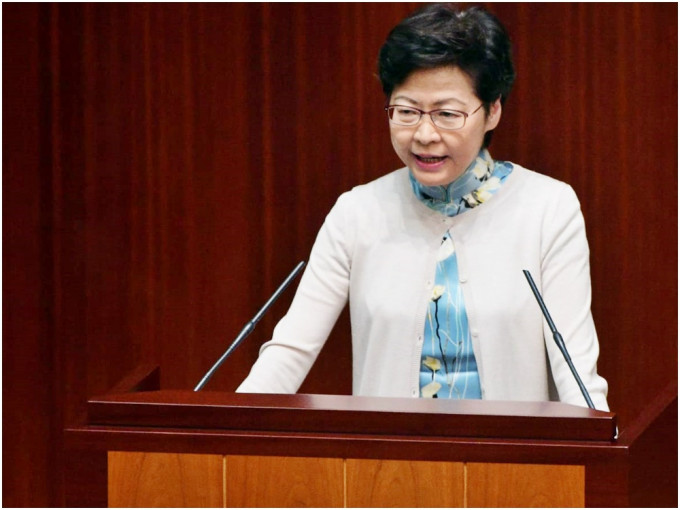 林郑月娥在立法会出席答问大会。
