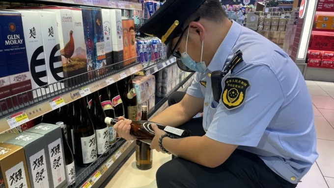 上海金山對超市及日料店是否有銷售福島等地食品進行突擊檢查。