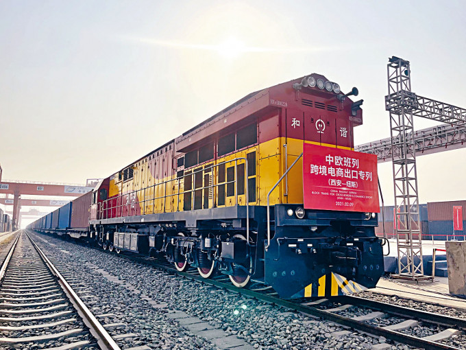 中國和歐洲多個城市開通了貨運專列。　