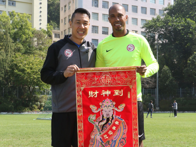 法比奥（右）在笔者心目中是一个传奇的香港足球员。资料图片
