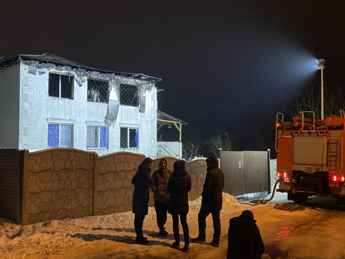 乌克兰东部一栋两层楼高的安老院发生大火。(新华社图片)