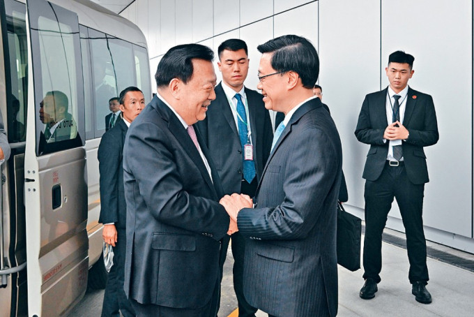 李家超表示，夏寶龍對於香港的所有事情都非常關心，政府會適時發放關於他在香港活動的訊息。