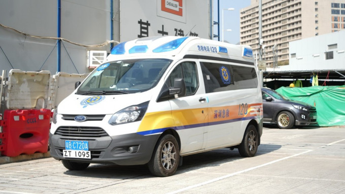 首名跨境救護車病人抵港 67歲呼吸衰竭男病人送抵屯門醫院情況穩定