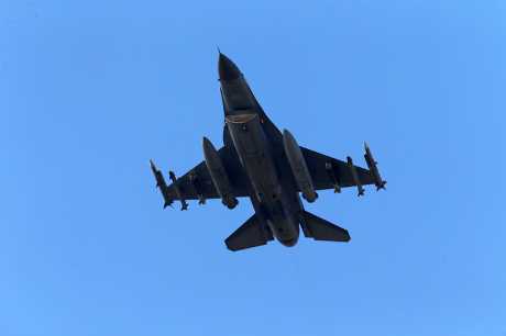 土耳其战机攻击叙利亚和伊拉克。AP