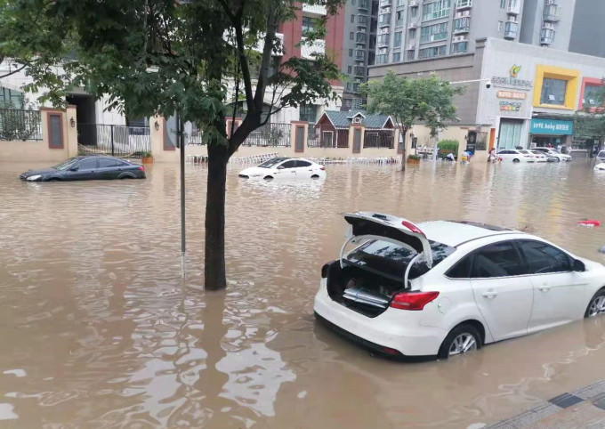 林超英指河南暴雨是多个不幸导致。网上图片