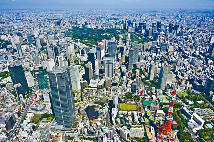 東京高樓林立，圖左下為東京都港區的日本第一高樓麻布台之丘。