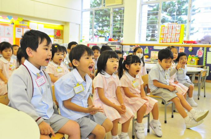 啓思小學附屬幼稚園位於九龍塘牛津道2A號地下及1樓，與啓思小學共用校舍。