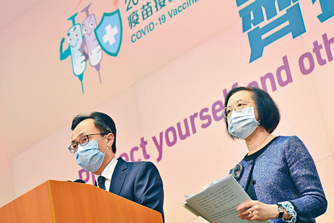 聂德权与陈肇始出席疫苗接种计画记者会。