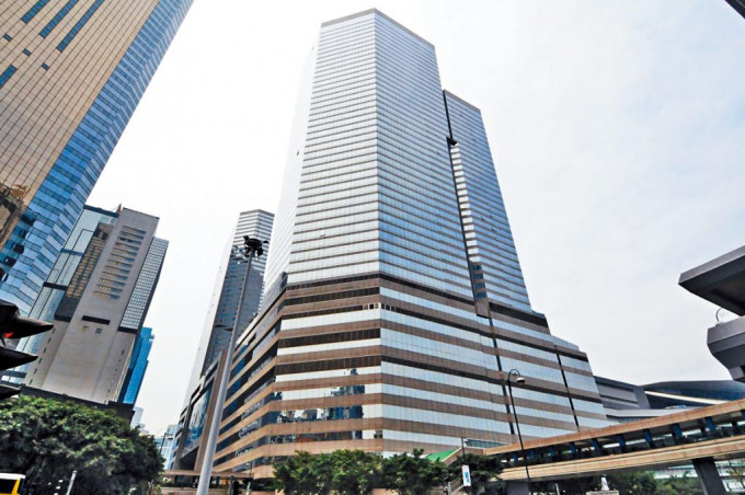 湾仔会展广场办公大楼中层以每尺40元租出，创过去十年新低。