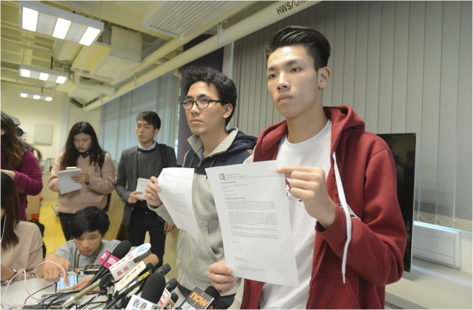浸大学生会会长刘子颀(右)和中医系学生陈乐行(左)。