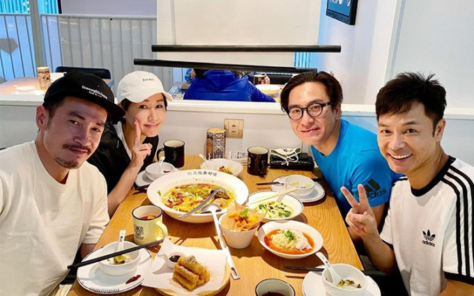 《白色强人II》一众演员郭晋安、陈豪、马国明及胡定欣收工后聚餐。