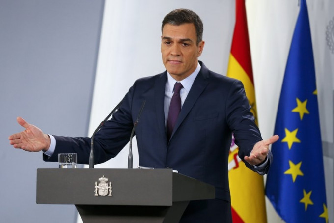 西班牙总理为应对疫情失误致歉，并宣布延长紧急状态令两星期。AP图