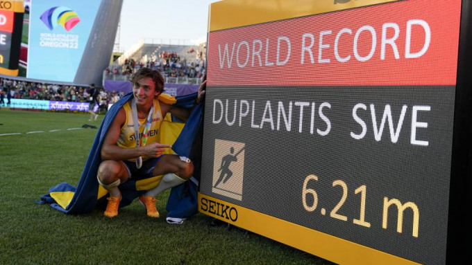 杜普兰迪斯再破世界纪录。AP
