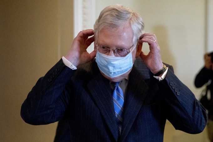 参议院共和党领袖麦康内尔佩戴口罩。AP资料图片