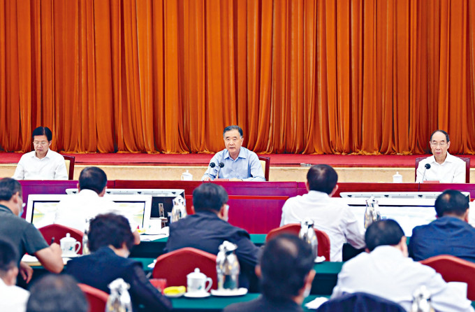 政協主席汪洋出席全國民營經濟統戰工作會議。