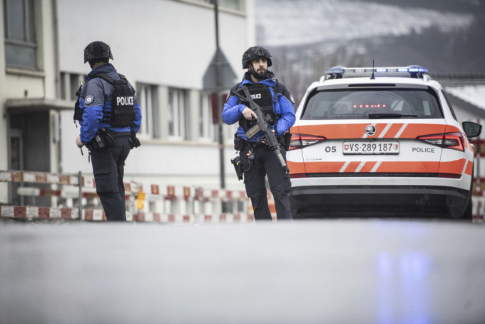 瑞士阿尔卑斯小镇发生枪击案，酿两死一伤。美联社
